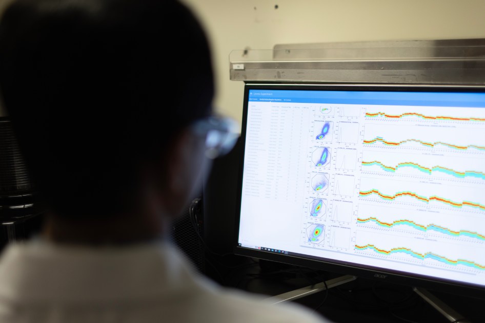 CellEngine flow cytometry software dashboard