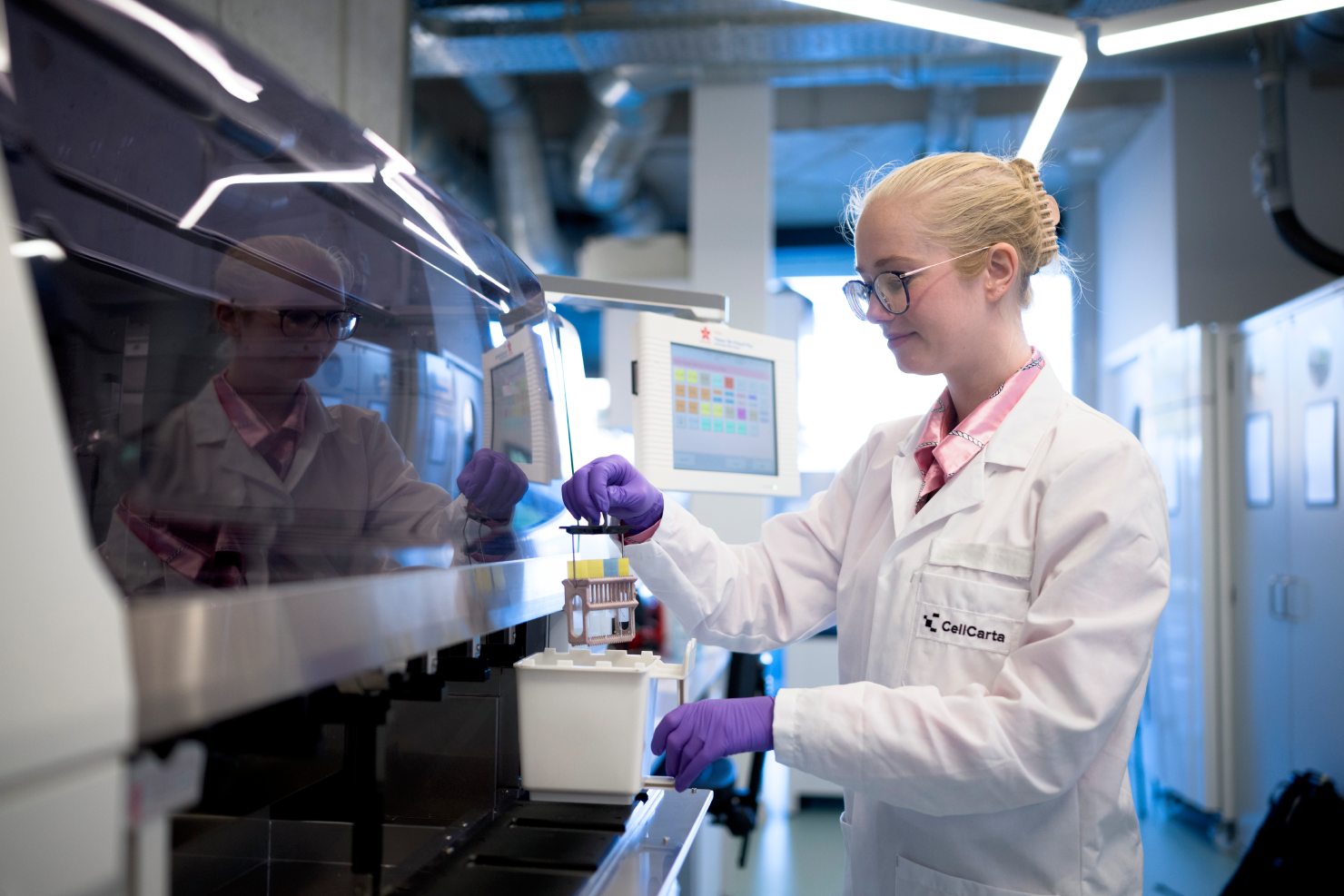 Scientist examining samples for CellCarta early phase CRO.