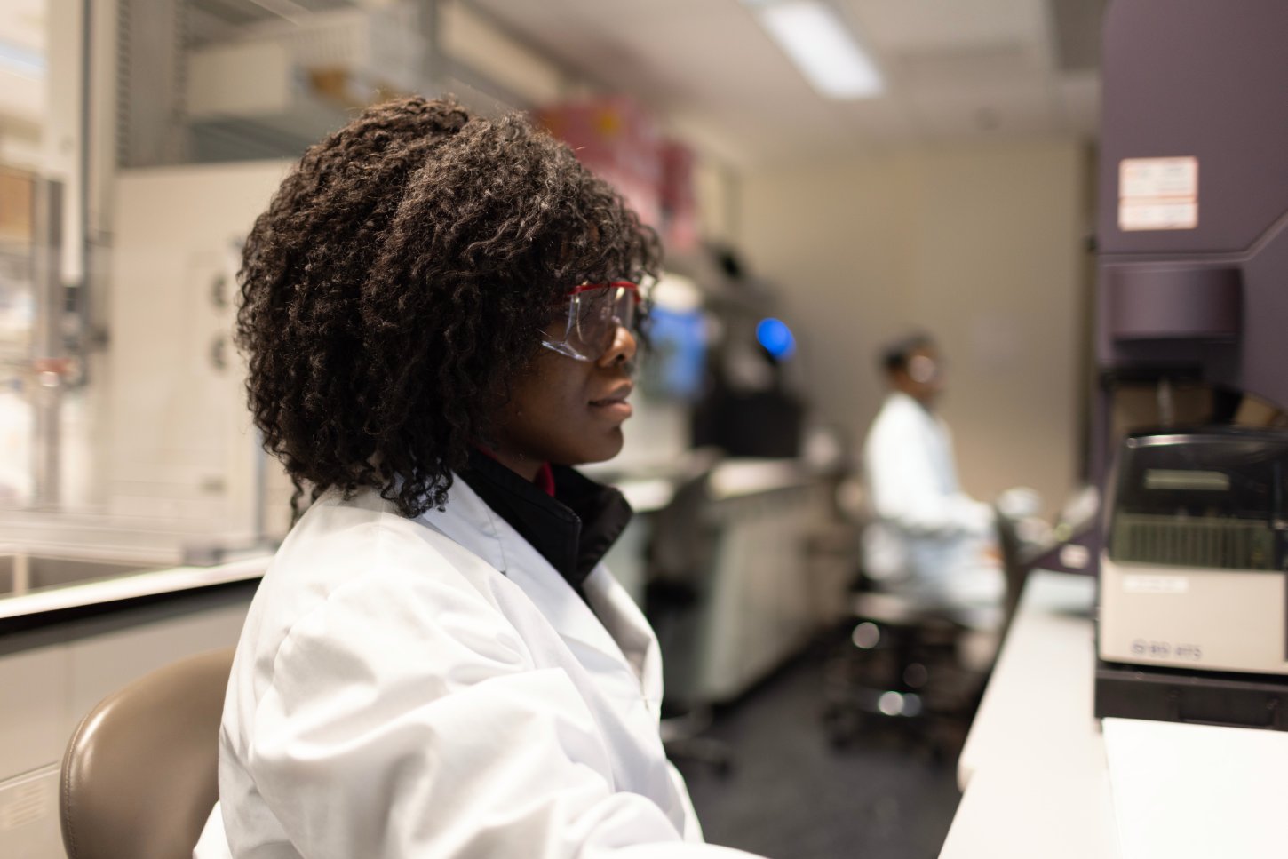 CellCarta laboratory team managing end-to-end discovery proteomics workflow