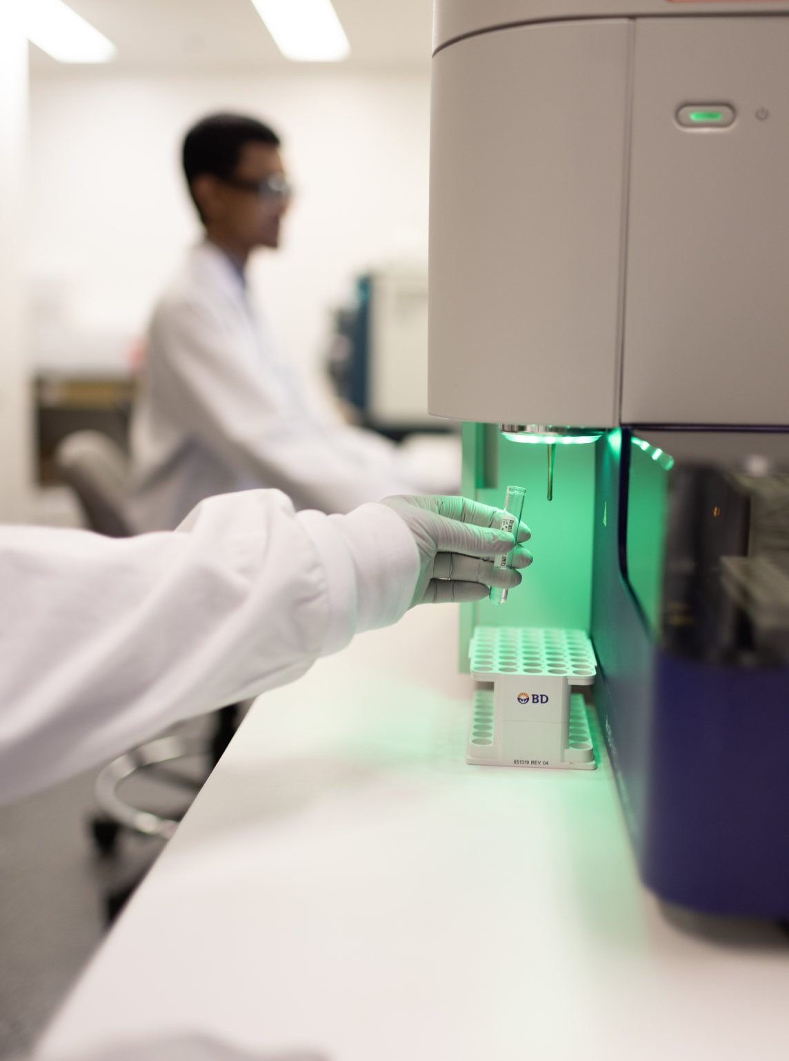 CellCarta scientist at multiparametric flow cytometry instrument