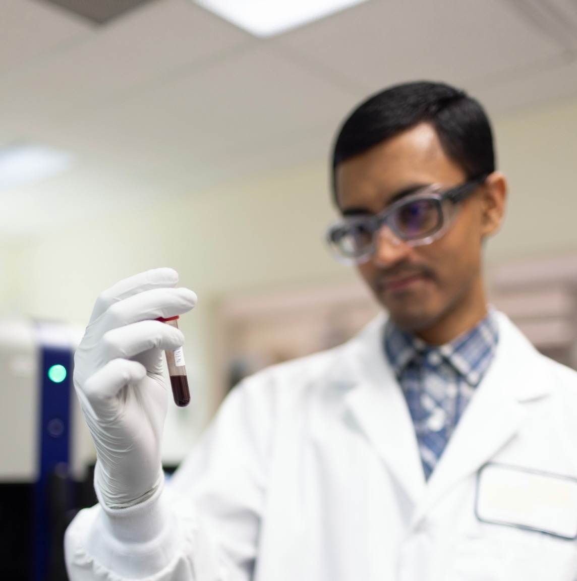 Scientist assessing immunogenicity using hybrid LBA/LC-MS assay