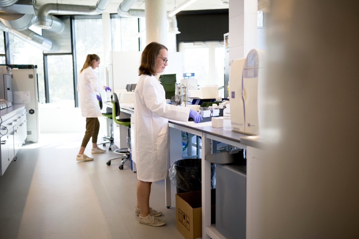 Scientist working in a laboratory.