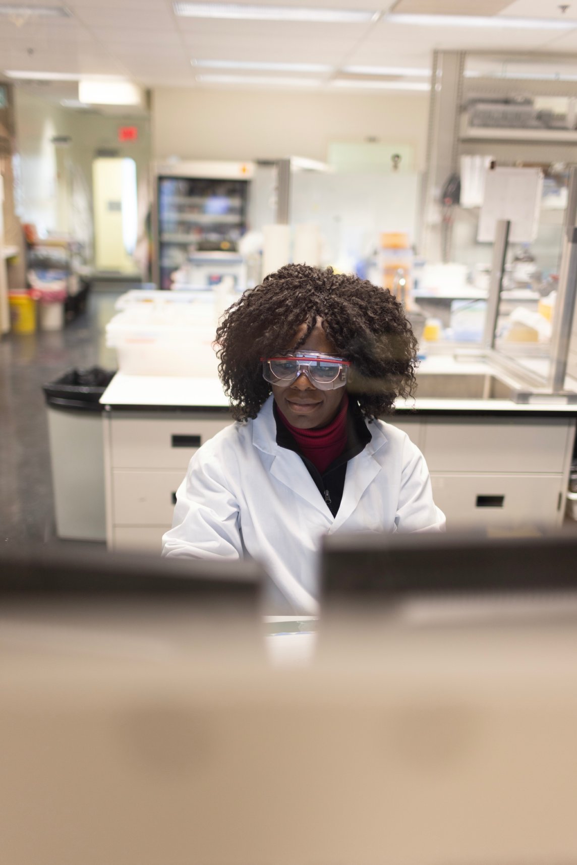 Scientist using Olink Reveal for targeted protein profiling from minimal sample volume