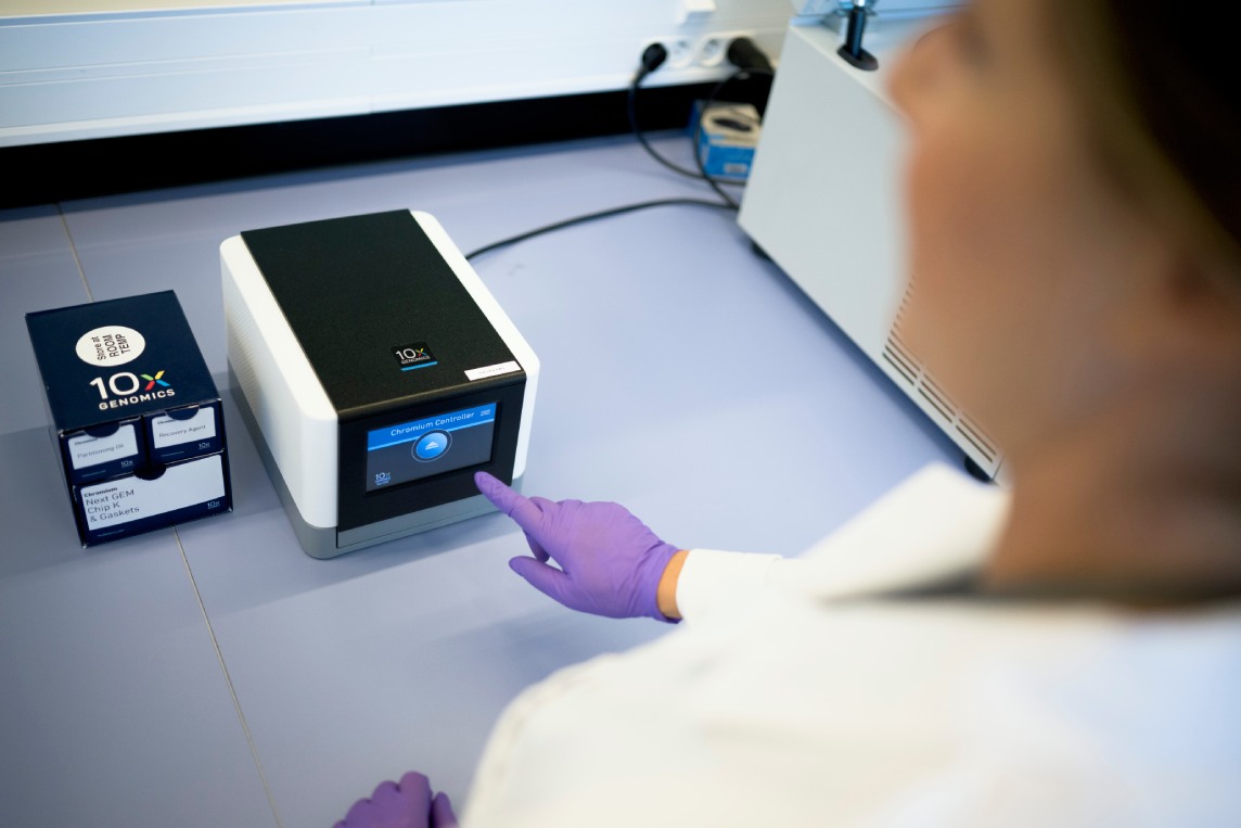 Visium spatial gene expression instrument in use