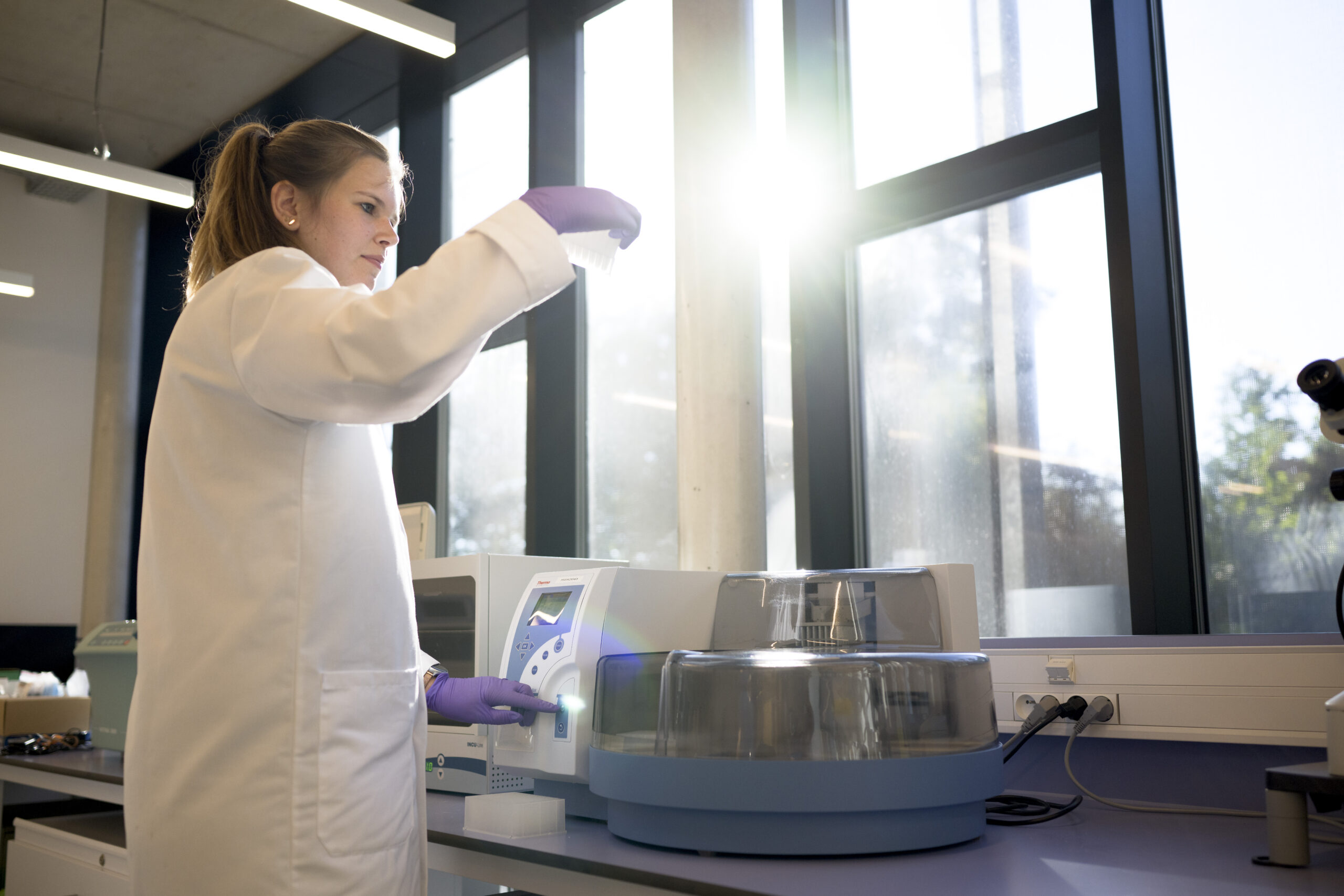 KingFisher automated immunoaffinity enrichment platform for MHC peptide analysis